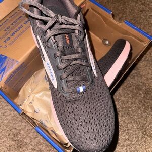 Brooks Women's Black and Pink Athletic Shoes